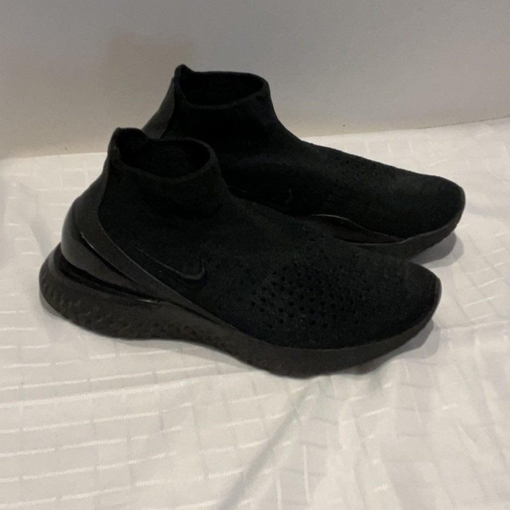 Unisex Black Athletic Nike Running Shoes